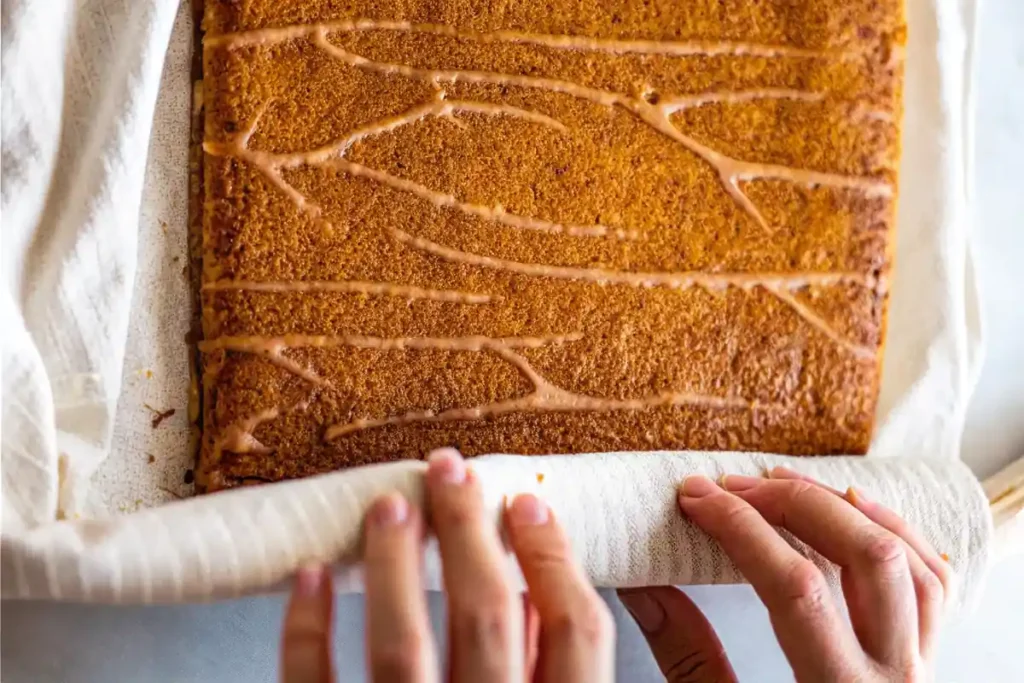 How to roll a pumpkin roll step-by-step